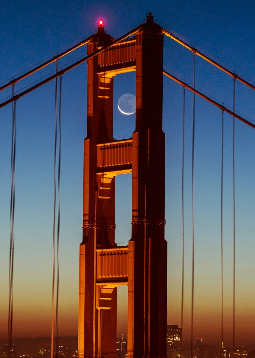 Moonrise Caught in the Golden Gate Bridge 