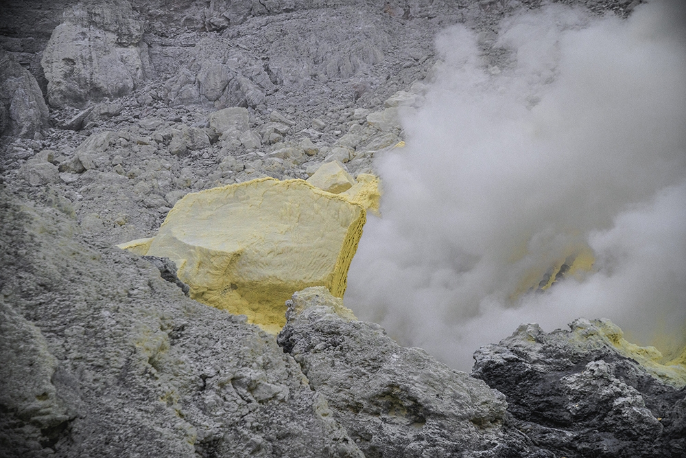 The Hard Climbing (Kawah Ijen - Indonesia)