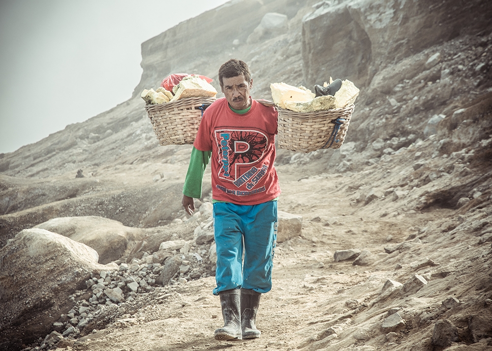 The Hard Climbing (Kawah Ijen - Indonesia)