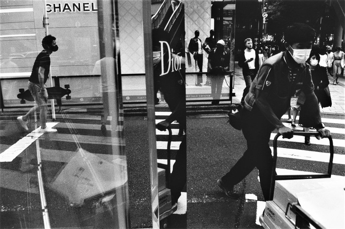 Labyrinth of Reflections