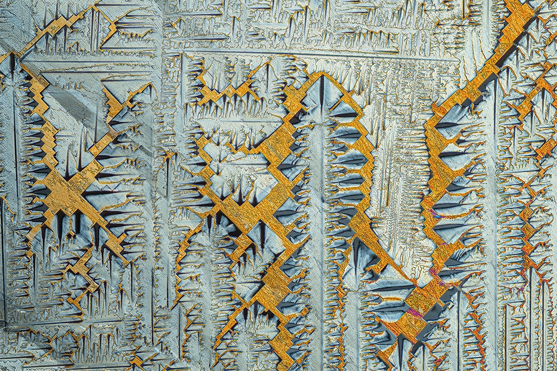 MICROCRYSTALS IN POLARIZED LIGHT, a mixture of urea and resorcinol in a magnification scale of 20x / magnification approx. 250:1.
