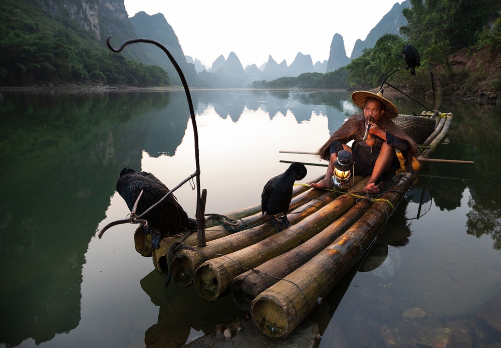 PICTURES ARE BRIDGES, LET DIFFERENT WORLDS TALK TOGETHER 