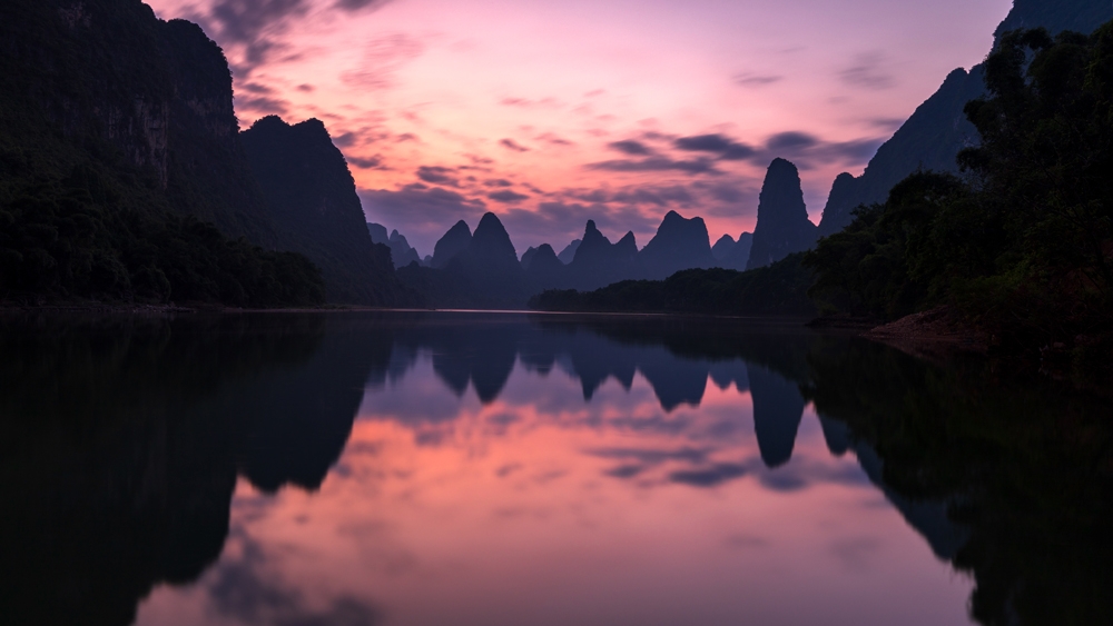 PICTURES ARE BRIDGES, LET DIFFERENT WORLDS TALK TOGETHER 