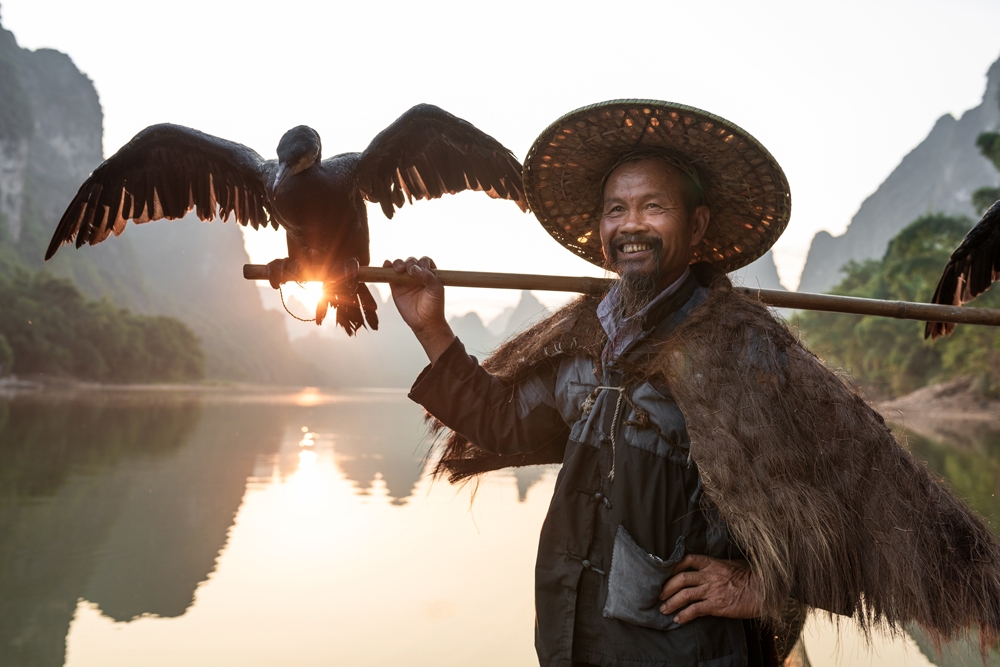 PICTURES ARE BRIDGES, LET DIFFERENT WORLDS TALK TOGETHER 