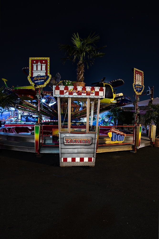 Hamburger Dom: a noisy place in complete silence