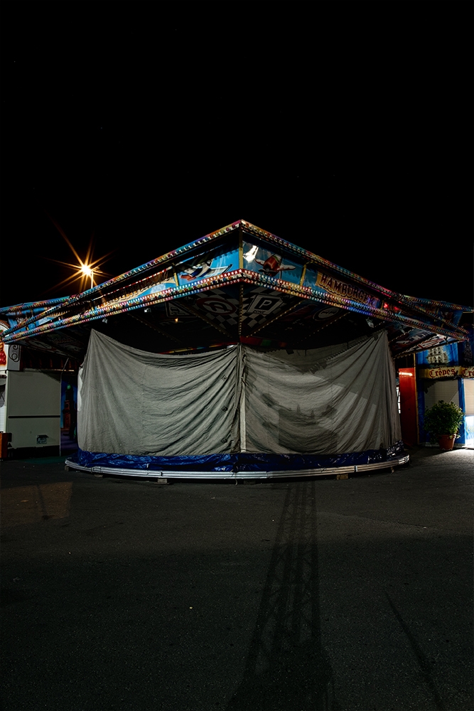 Hamburger Dom: a noisy place in complete silence