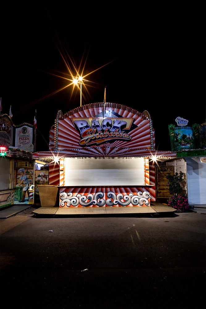 Hamburger Dom: a noisy place in complete silence