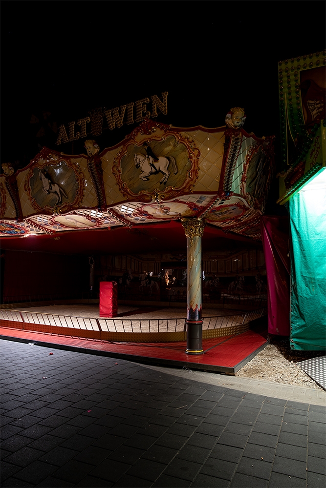Hamburger Dom: a noisy place in complete silence