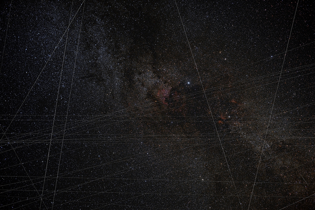 Im Netz der Trümmer (In The Net Of Debris)