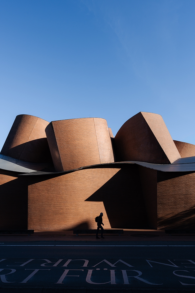 Curves of Shadows and Light