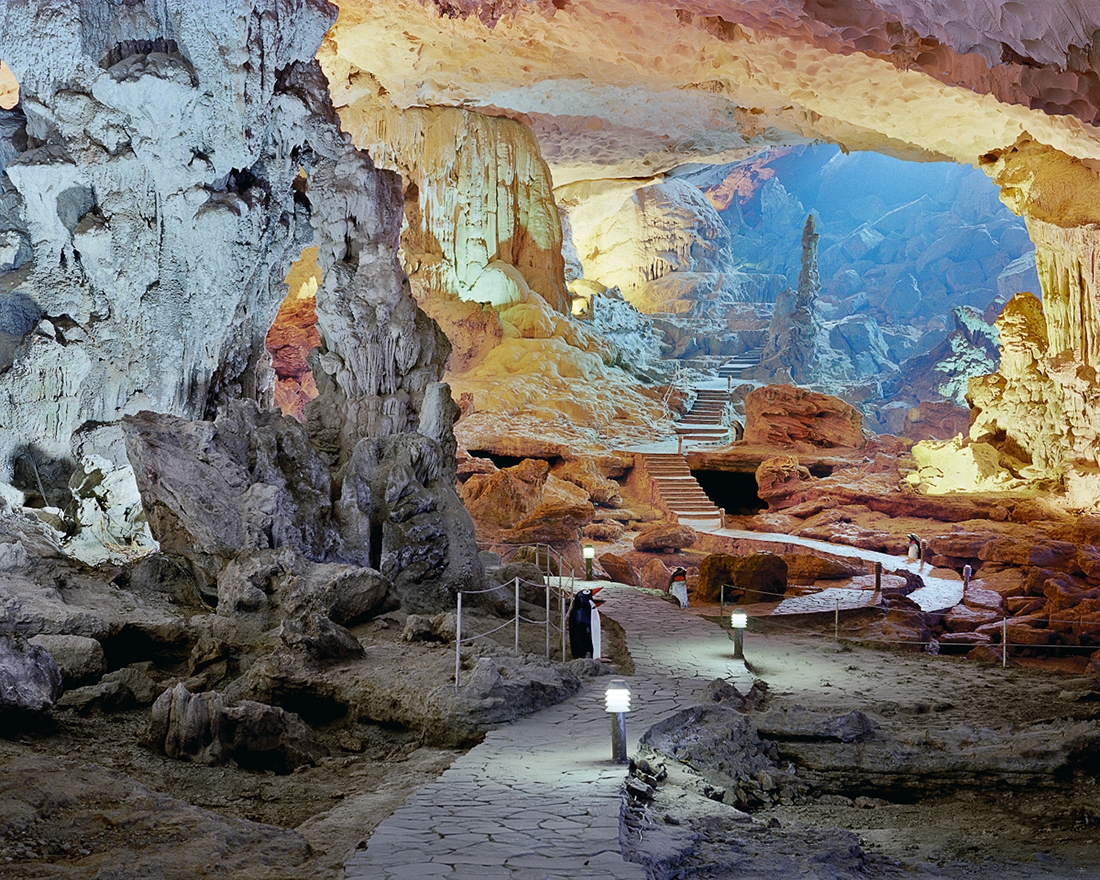 SHOW CAVES