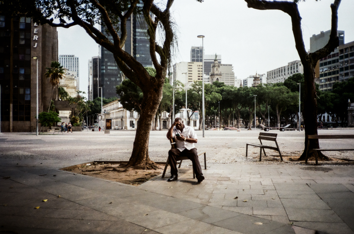 Spaces of Waiting / States of Pause