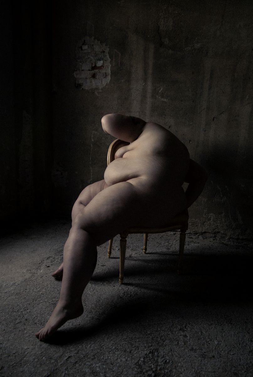 Titan on golden wee legs