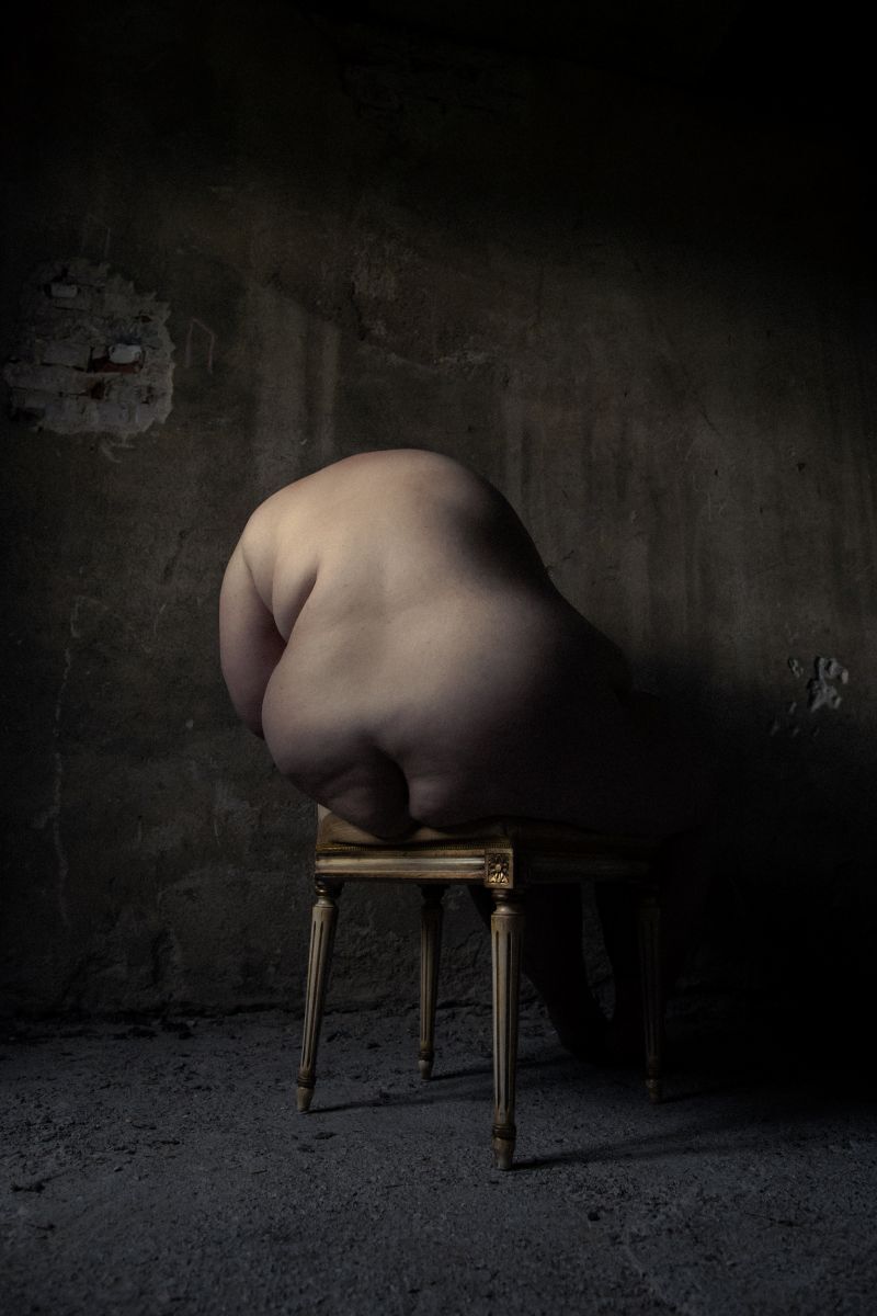 Titan on golden wee legs