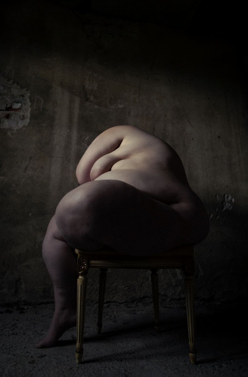 Titan on golden wee legs