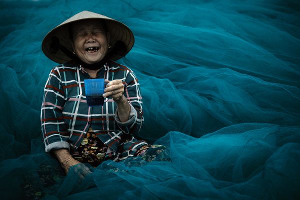 Tea Break on Emerald Threads